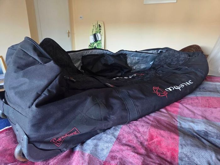 Kitesurf Travel Bag. MYSTIC brand. Very good condition. with wheels