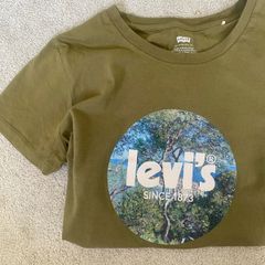 Levi's tee