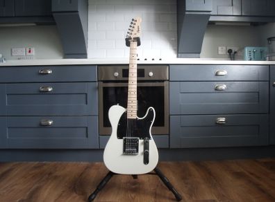 Squier Sonic Esquire electric guitar with Humbucker  -  Arctic White