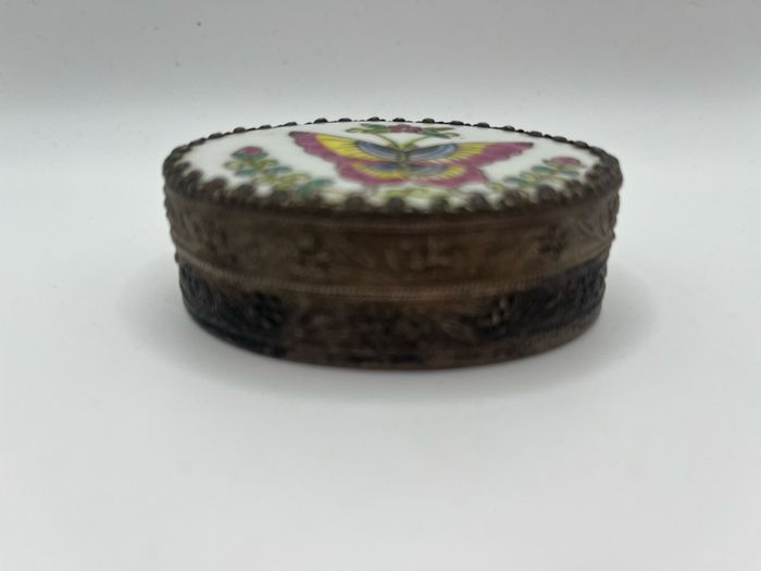 Antique Chinese pill box