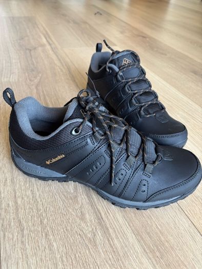 Brand New Columbia Woodburn Waterproof Hiking Shoes (Mens Size 7.5)