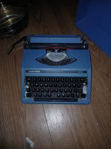 typewriter old