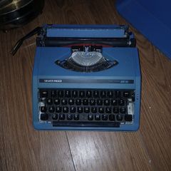 typewriter old
