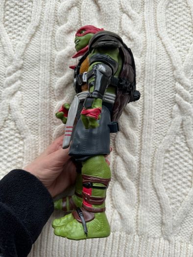 Playmate Teenage Mutant Ninja Turtles Out of the Shadows 11" Raphael Figure 2015 Right hand is too loose Used Please look at the pictures