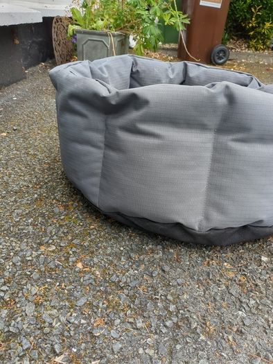 dog bed 70cm diameter. Would suit medium sized dog.