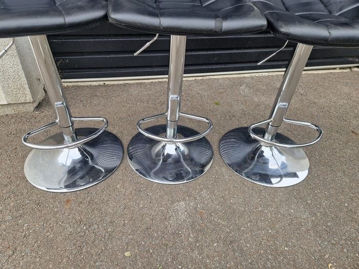 3 bar Stools