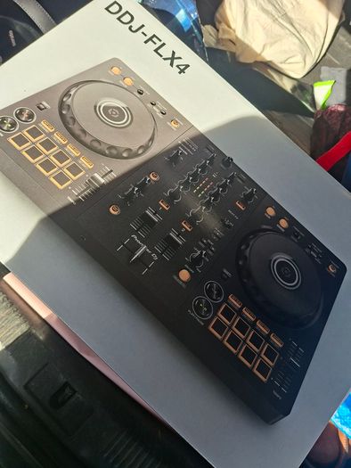 Pioneer DDJ-flx4 controller with bag and headphones