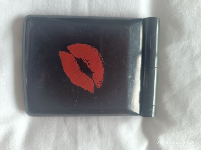 compact mirror