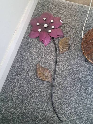 floor lamp+wall decor