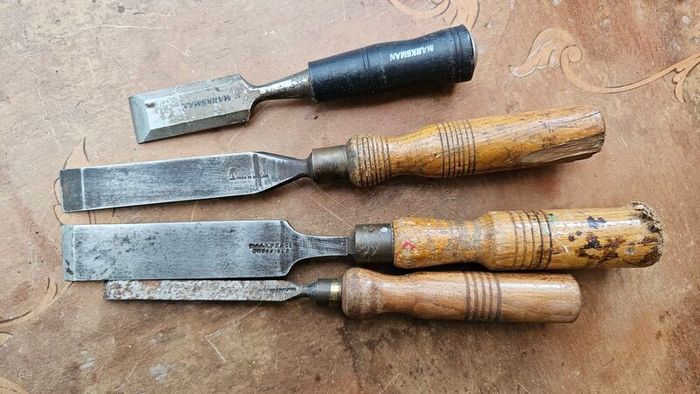 Lot of woodworking tools, incl. planes and chisels