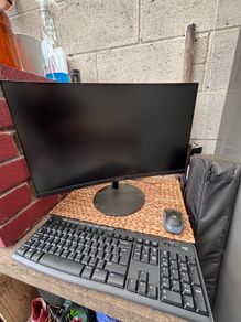 Curved screen monitor + wireless keyboard + wireless mouse