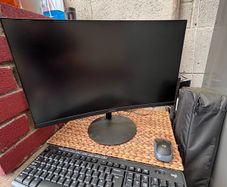 Curved screen monitor + wireless keyboard + wireless mouse