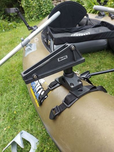 Outcast Commander Fishing boat