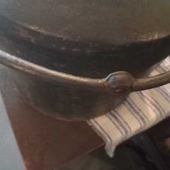 cast  iron  kettle