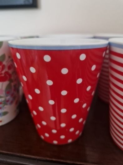 porcelain mugs