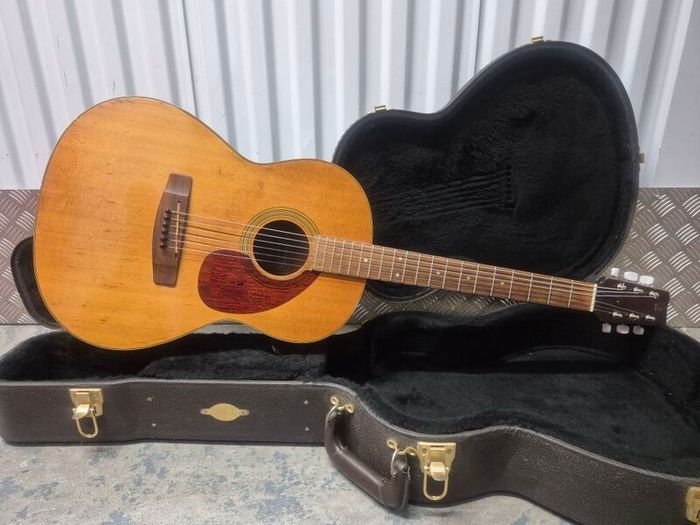 Yamaha FG 75 Acoustic Guitar