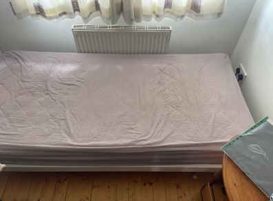 Single bed and Mattress