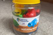 Learning matching game dinosaurs