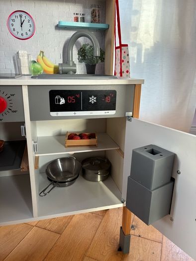 Play Kitchen and Accessories