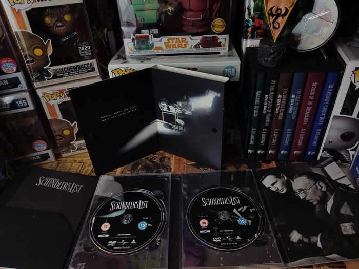 Schindlers List ! DVD ! 2-Disc Edition ! by Stephen Spilberg ! Academy Award Winner for Best Picture ! 2004 !