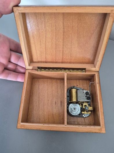 Vintage  Wooden Musical Jewellery Trinket Box