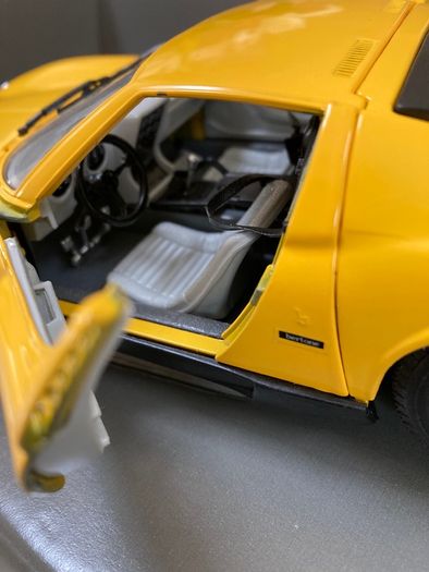 Lamborghini Miura Scale 1/18