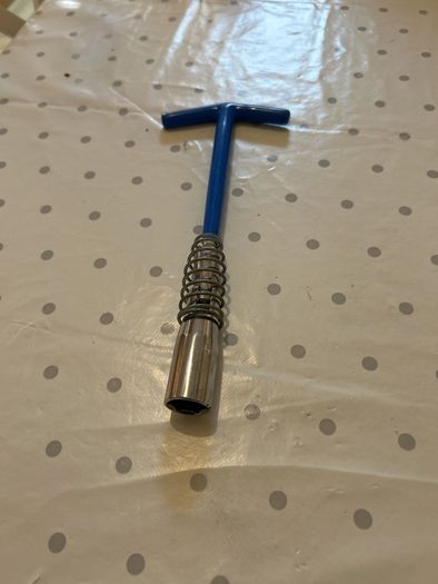 flexible spark plug removal tool