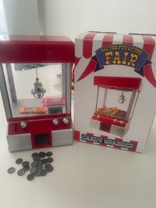 Candy grabber machine