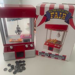 Candy grabber machine