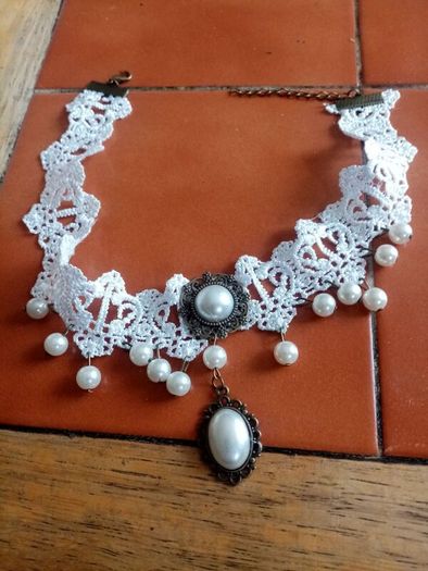 Brand new never worn Victorian style white lace necklace on chain