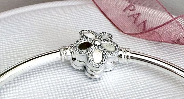 Pandora Pave Bezel Flower Bangle Silver Size 20cm Brand New