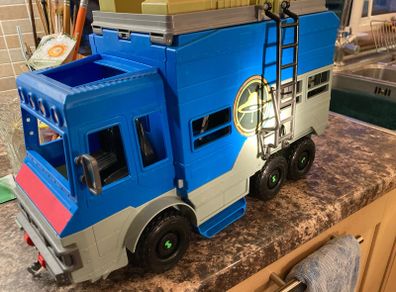 Ben Ten Transforming Alien Playset Vehicle.