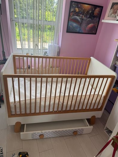 Pinio baby crib like new high quality