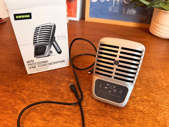 Shure Microphone MV51 Diaphragm Condenser Microphone (USB & Lightning) - Excellent Condition