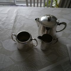 Job lot of EPNS Tea/coffee/serving plates