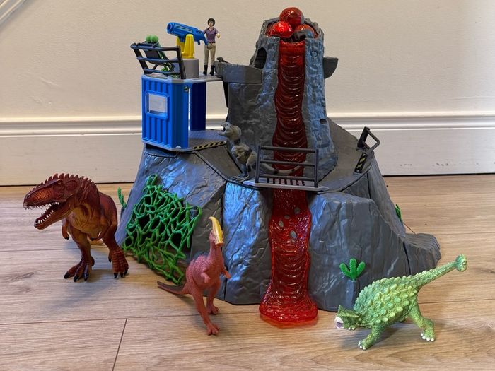 Volcano with dinosaurs Schleich