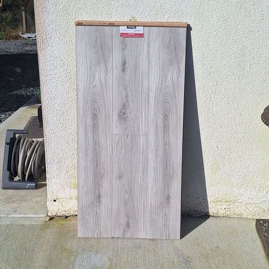 samsun oak 8MM Laminated Flooring supply&fit available