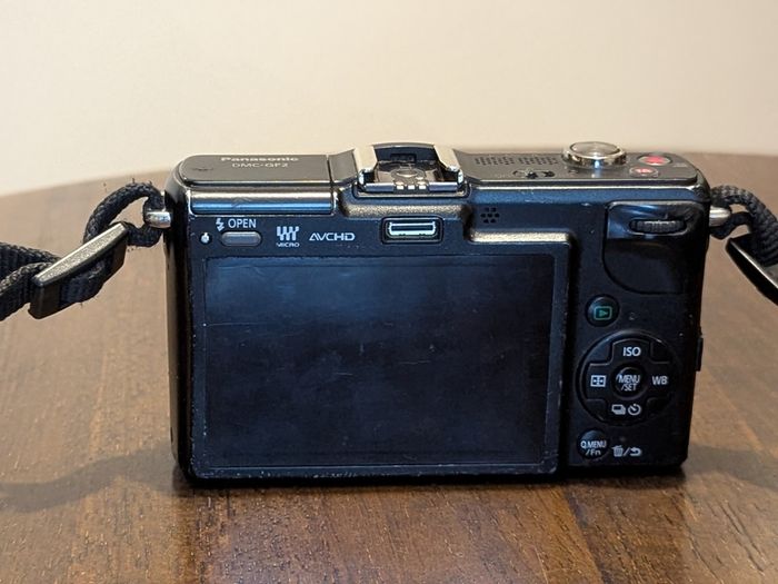 Panasonic Lumix GF2 Compact Mirrorless Camera MFT M43 (Olympus PEN like pl3 pm1)