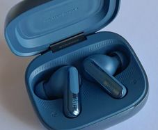 JBL Live Beam 3 earbuds blue
