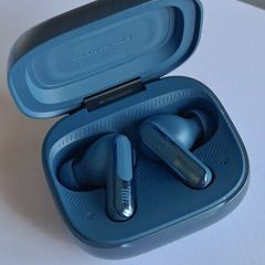 JBL Live Beam 3 earbuds blue