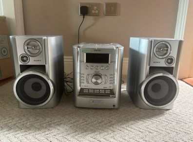 Sony 5 CD Changer / Radio