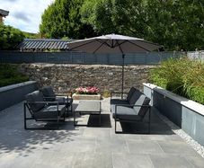 5 Seater Garden Lounge Set and Parasol in Excellent Condition