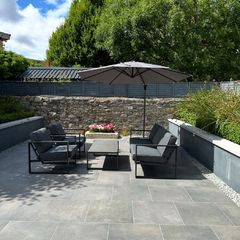 5 Seater Garden Lounge Set and Parasol in Excellent Condition