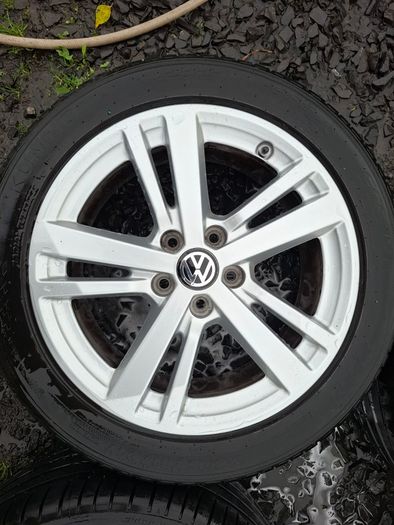17" Vw Alloys with tyres