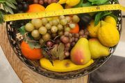 Large very realistic fruit bowl