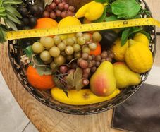 Large very realistic fruit bowl