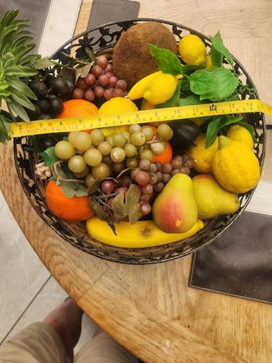 Large very realistic fruit bowl
