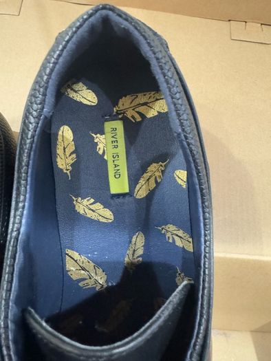 mens shoes river island.