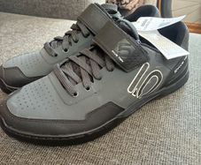 Adidas 5 Ten shoes