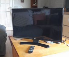 28 inch LG non smart TV